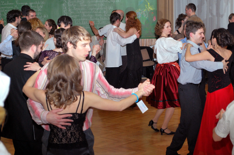 Waltzing in the dance programme